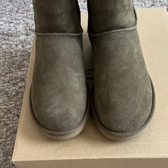 Ugg boots Classic Suede Shearling Boots - Olive - Picture 3 of 14